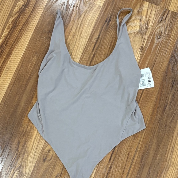 Lululemon nulu mesh scoop sleeveless bodysuit - Picture 1 of 4